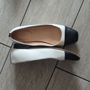 Bandolino Flat women's 9, ecru and black